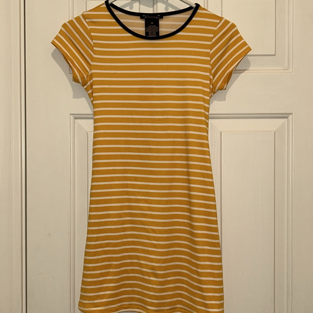 Girls soft, yellow/gold striped dress with pockets, size 10.